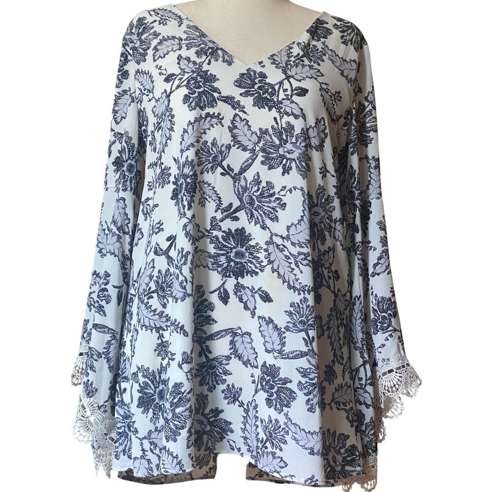 ASTR Women's BOHO Dress,White Black Floral, Lace Trim Bell Sleeve, L, Mini Dress - Picture 1 of 7